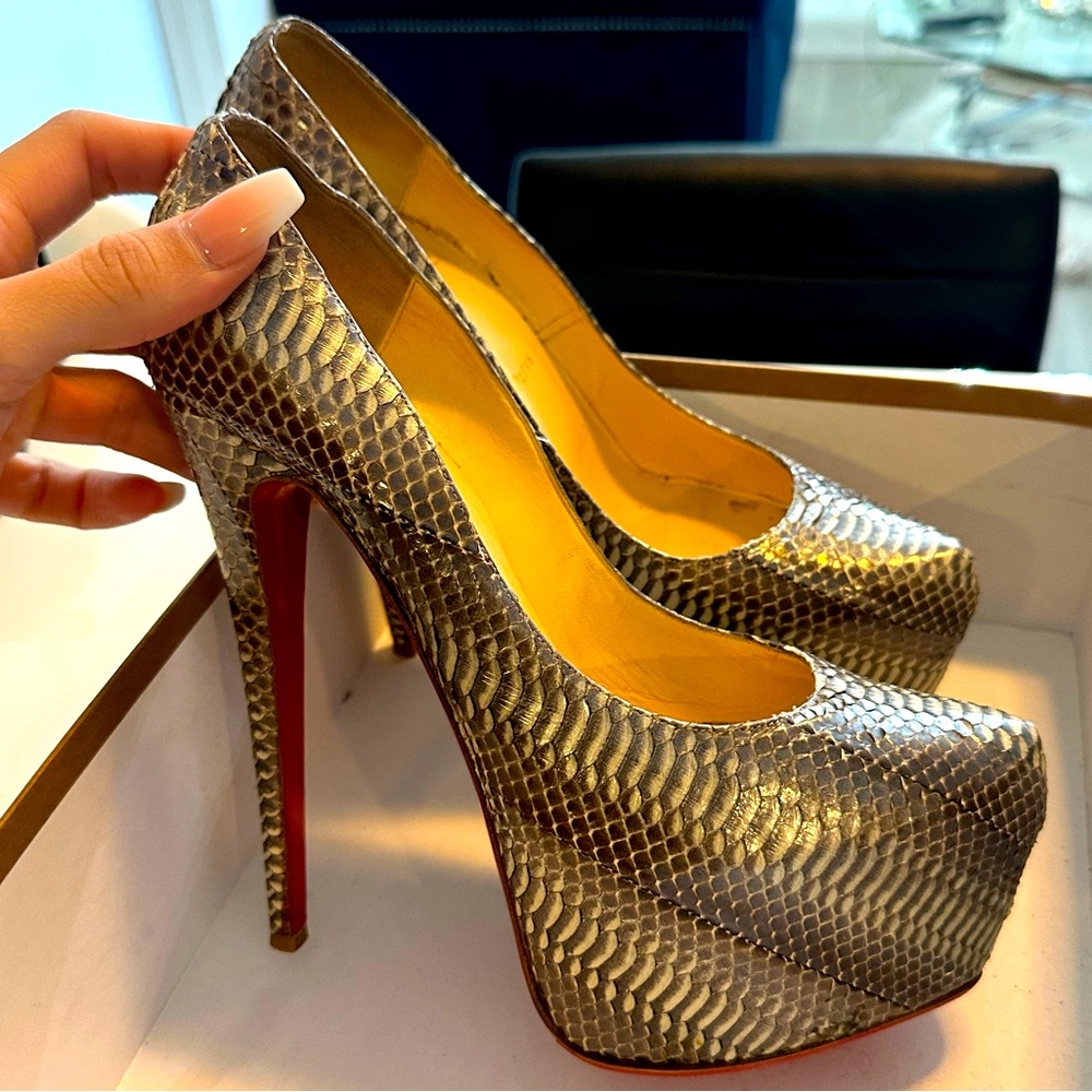 Christian Louboutin Daffodile 160